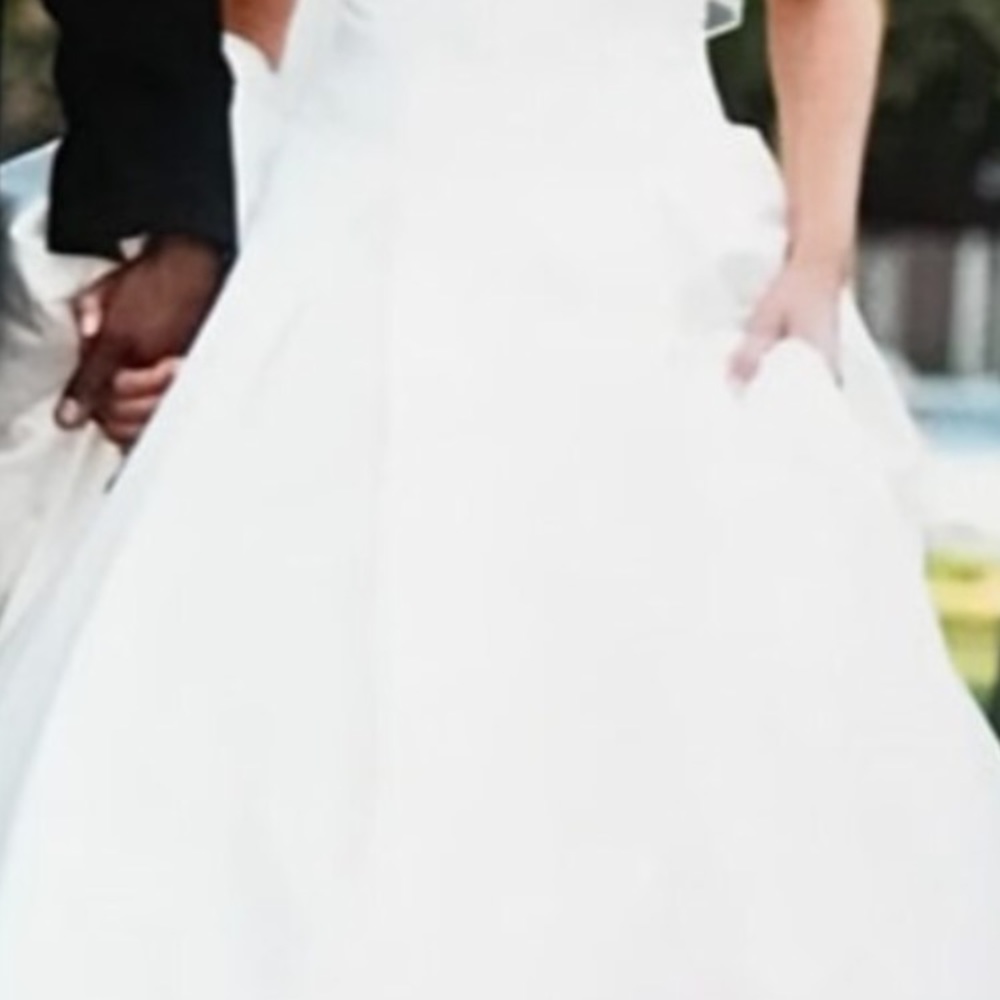 Gorgeous Wedding Gown for sale! Great price! - Picture 6 of 6